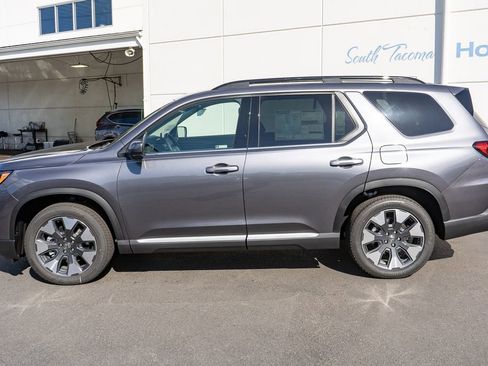 New 2026 Honda Pilot Touring image 9