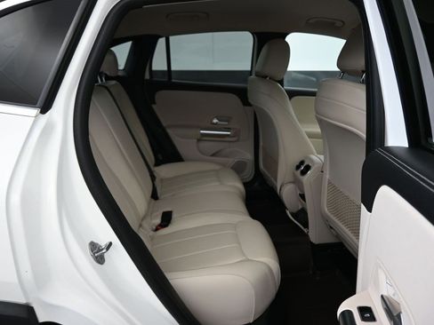 Used 2021 Mercedes-Benz GLA 250 4MATIC image 37