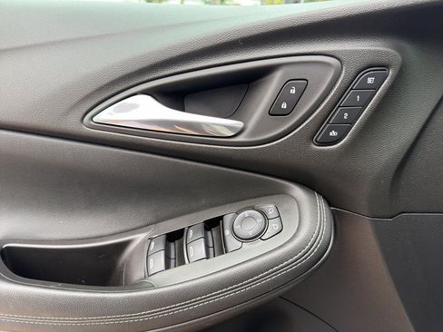 Used 2022 Buick Encore GX Essence FWD image 11