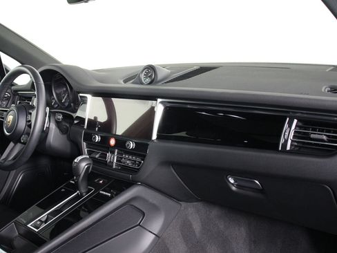 Certified 2026 Porsche Macan AWD/4WD image 24