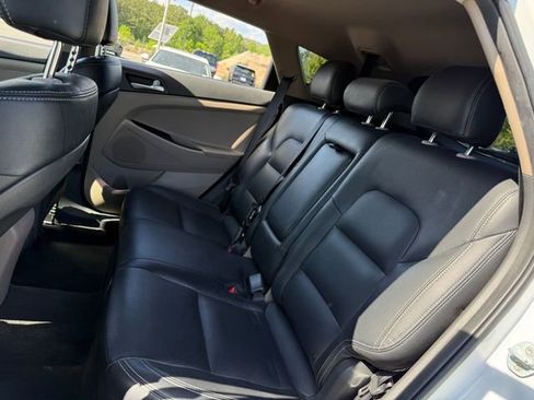 Used 2020 Hyundai Tucson SE image 17