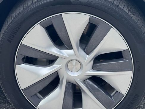 Used 2024 Tesla Model Y Long Range AWD/4WD image 13