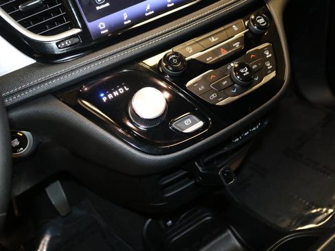 Used 2022 Chrysler Pacifica Touring-L w/ S Appearance Package FWD image 49