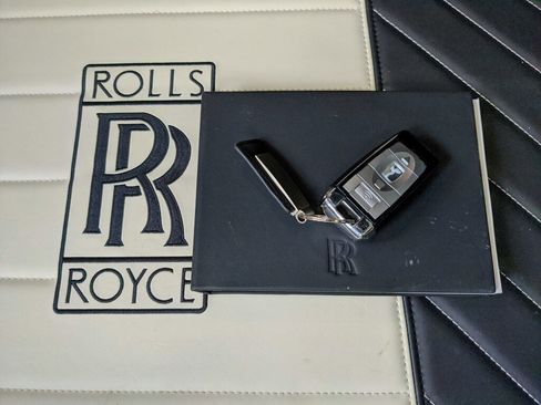 Used 2014 Rolls-Royce Ghost image 39