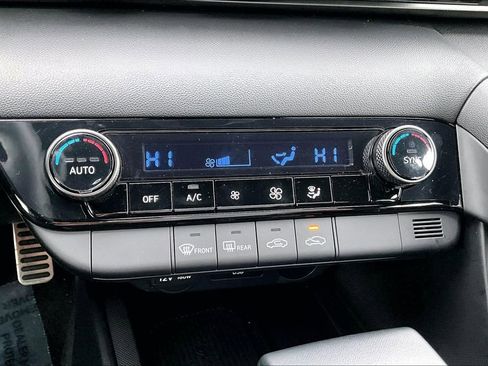 Used 2025 Hyundai Elantra Sport image 31