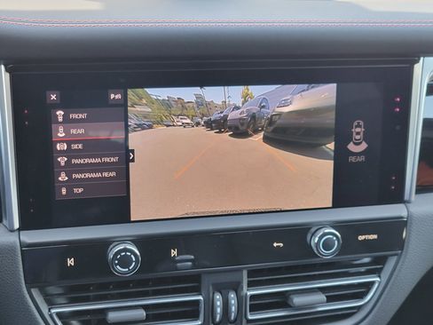 Certified 2023 Porsche Macan AWD/4WD image 18