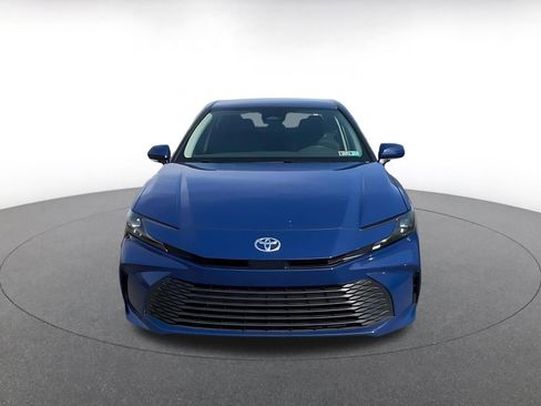 Used 2025 Toyota Camry LE image 3