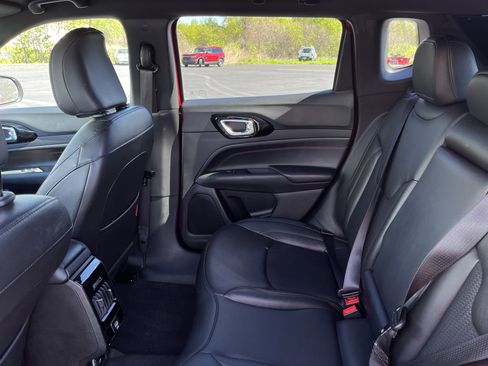 Used 2025 Jeep Compass Trailhawk AWD/4WD image 22
