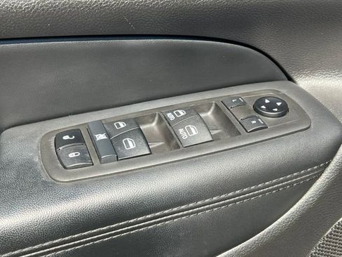 Used 2021 Jeep Grand Cherokee Laredo image 16