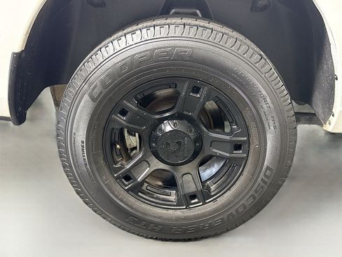 Used 2018 RAM 1500 Express RWD image 27