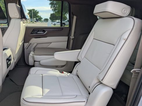 New 2026 GMC Yukon XL Denali w/ Denali Reserve Package AWD/4WD image 21