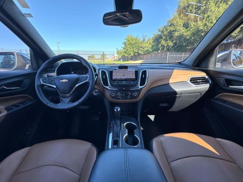 Used 2018 Chevrolet Equinox Premier AWD/4WD image 3