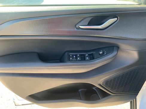 Used 2024 Jeep Grand Cherokee Laredo X image 12