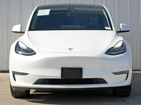 Used 2023 Tesla Model Y Long Range image 7