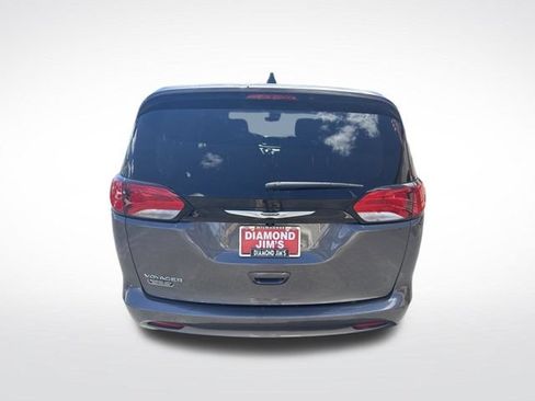 Used 2023 Chrysler Voyager LX FWD image 4