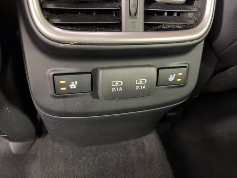 Used 2021 Subaru Outback Touring AWD/4WD image 18