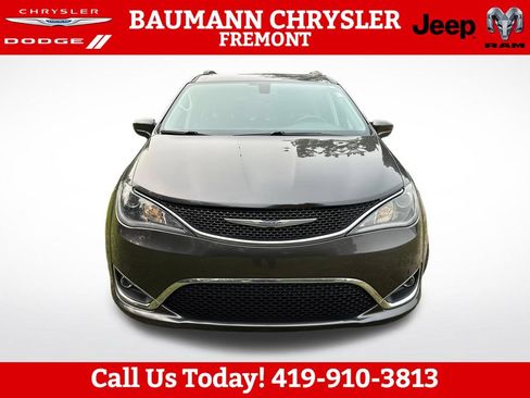 Used 2018 Chrysler Pacifica Touring-L Plus w/ Tire & Wheel Group FWD image 8