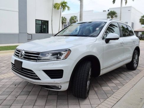 Used 2016 Volkswagen Touareg TDI AWD/4WD image 2