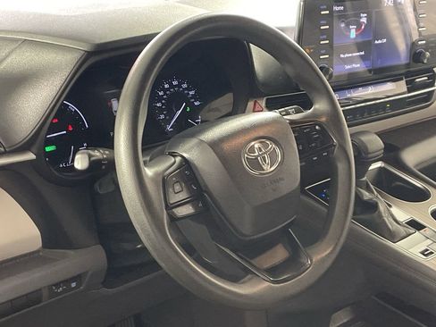 Used 2022 Toyota Sienna LE image 14