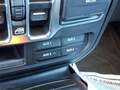 Used 2025 Jeep Gladiator Sport image 10