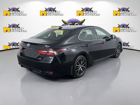 Used 2024 Toyota Camry XLE FWD image 5