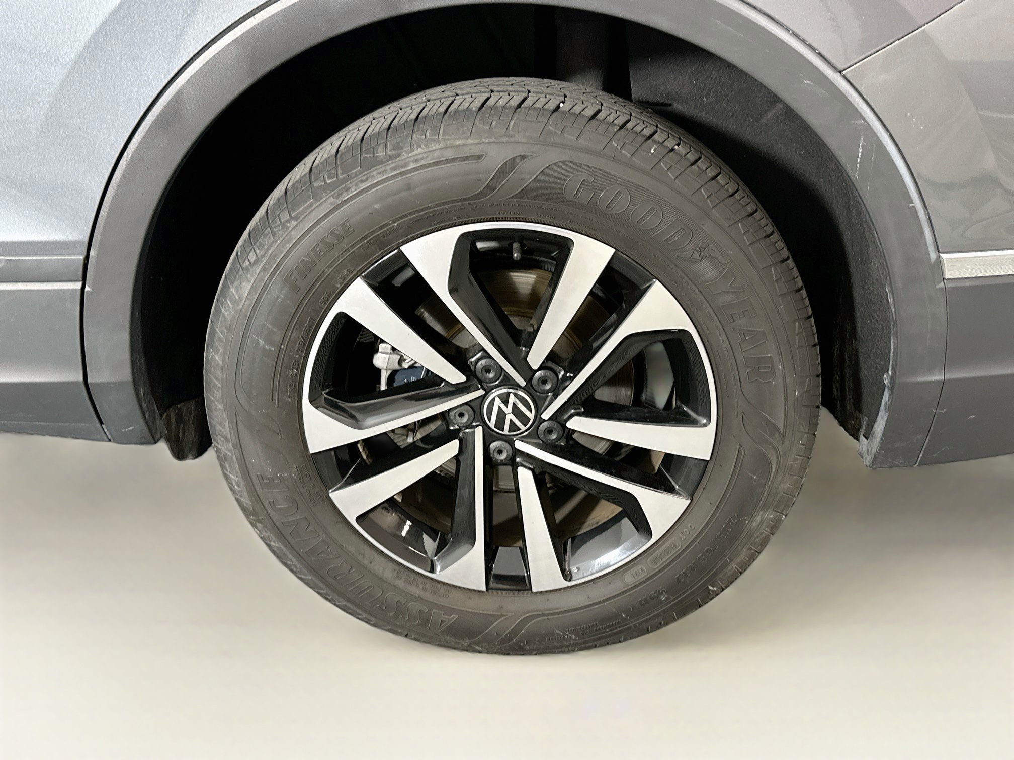 Used 2023 Volkswagen Tiguan S FWD image 11