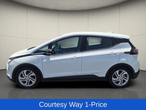 Used 2023 Chevrolet Bolt LT w/ Driver Confidence Package FWD image 5