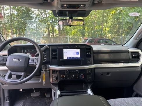 Used 2024 Ford F350 XLT w/ FX4 Off-Road Package AWD/4WD image 21