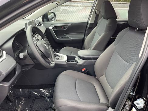 Used 2025 Toyota RAV4 LE image 34