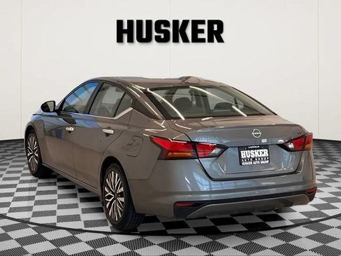 Used 2024 Nissan Altima 2.5 SV FWD image 7