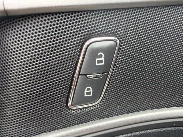 Used 2018 Ford Explorer XLT w/ Equipment Group 202A FWD image 25