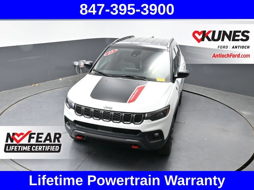 Used 2025 Jeep Compass Trailhawk AWD/4WD image 41