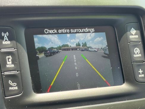 Used 2016 Jeep Cherokee Latitude FWD image 17