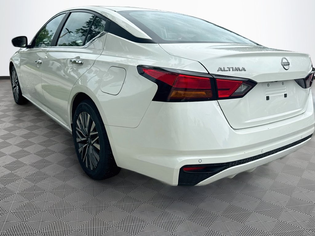 Used 2024 Nissan Altima 2.5 SV FWD image 8