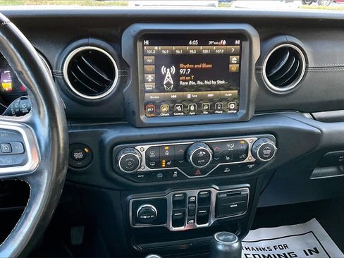 Used 2023 Jeep Wrangler Unlimited Sahara w/ Cold Weather Group image 15