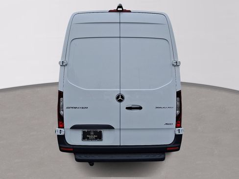 Used 2025 Mercedes-Benz Sprinter 3500 image 5