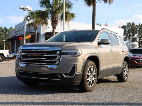 Used 2023 GMC Acadia SLT image 1