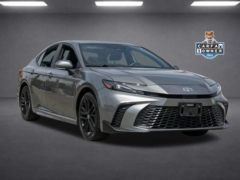 Used 2025 Toyota Camry SE FWD image 2