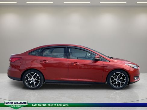 Used 2018 Ford Focus SEL FWD image 3