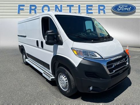 Used 2025 RAM ProMaster 2500 w/ U-Haul Equipment Group FWD image 8
