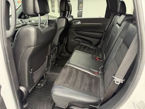 Used 2017 Jeep Grand Cherokee Altitude AWD/4WD image 13