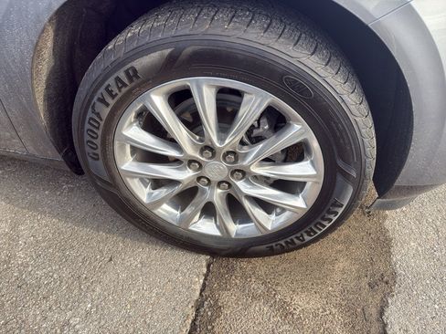 Used 2020 Buick Enclave Premium w/ Sun and Sites Package image 3