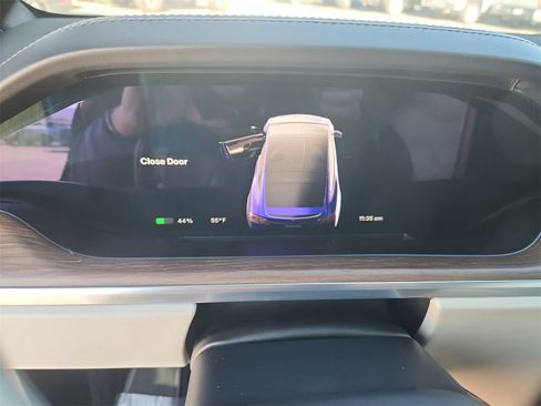 Used 2022 Tesla Model X image 19