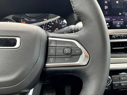 Used 2025 Jeep Compass Limited AWD/4WD image 16
