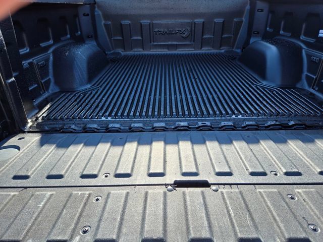 Used 2025 GMC Sierra 1500 SLT AWD/4WD image 17