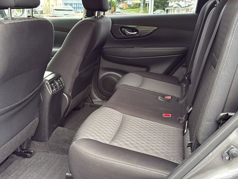 Used 2020 Nissan Rogue SV image 20