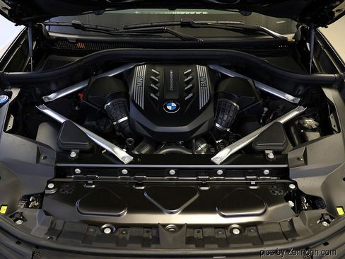 Used 2021 BMW X7 M50i w/ Executive Package image 44