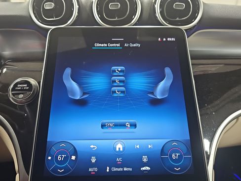 Used 2025 Mercedes-Benz GLC 300 4MATIC image 23