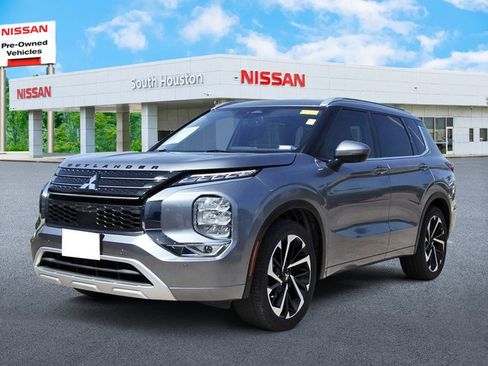 Used 2023 Mitsubishi Outlander FWD image 2