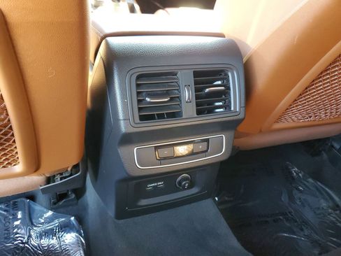 Used 2022 Audi Q5 e Premium w/ Convenience Package image 13